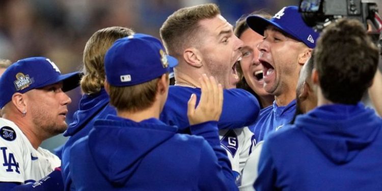 Dodgers vence a los Yankees en el primer juego de la Serie Mundial