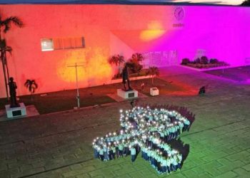 Ayuntamiento de Centro se ilumina de naranja para conmemorar el Día Naranja