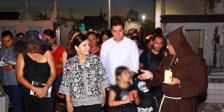 Recorrido guiado por el Panteón Central revive la historia de personajes ilustrados de Villahermosa