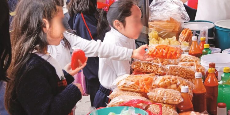 Diputado pide reforzar la vigilancia para evitar la venta de comida chatarra en escuelas de Tabasco
