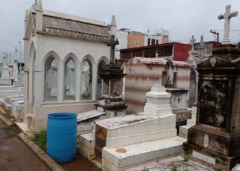Panteones de Centro abrirán toda la noche para celebrar Día de Muertos