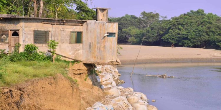 Reubicarán a 20 familias de El Cedral por deslizamientos del río La Sierra