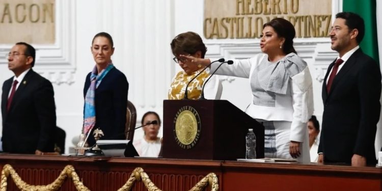 Clara Brugada toma protesta como jefa de Gobierno de CDMX
