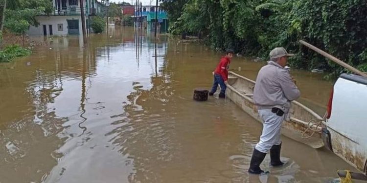 Cerca de 100 escuelas afectadas por inundaciones en Teapa, Tacotalpa y Jalapa, reporta SNTE