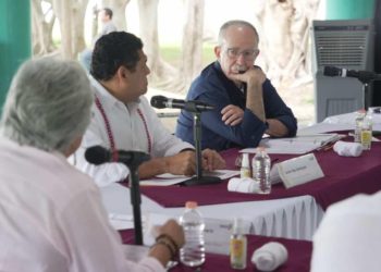 Julio Berdegué se reúne con productores de cacao y ganaderos en Tabasco