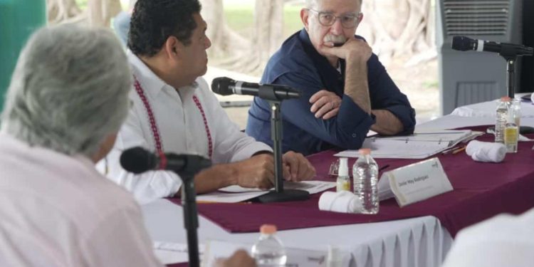 Julio Berdegué se reúne con productores de cacao y ganaderos en Tabasco