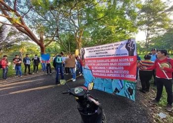 Estudiantes del Tec de Centla protestan exigiendo la destitución del director por irregularidades