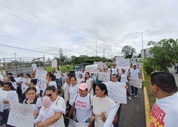 Familiares y amigos marchan en Jalpa de Méndez para exigir justicia por pareja fallecida en accidente