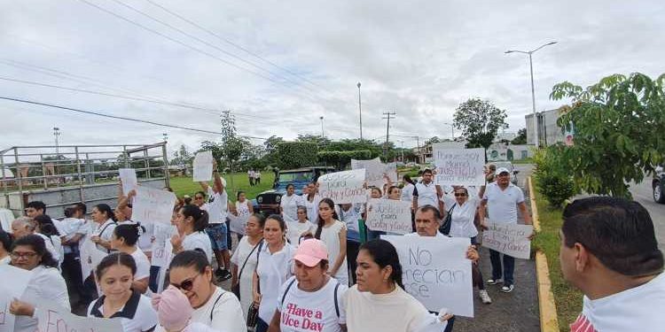 Familiares y amigos marchan en Jalpa de Méndez para exigir justicia por pareja fallecida en accidente