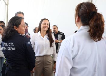 Promueve Ana Paty Peralta prevención del cáncer de próstata