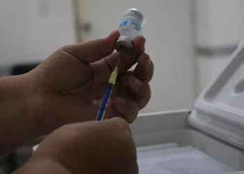 Registran avance de vacunación contra el Covid-19 e influenza en Quintana Roo
