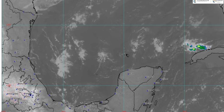 Prevén cielo nublado con chubascos en Quintana Roo
