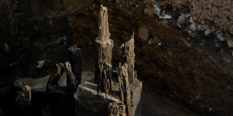 Descubren restos de un muelle y un canal prehispánico