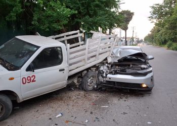 Mujer alcoholizada impacta contra una camioneta en la SMZ 525