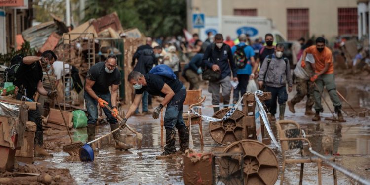 Aumenta a 217 el número de fallecidos tras inundaciones en Valencia
