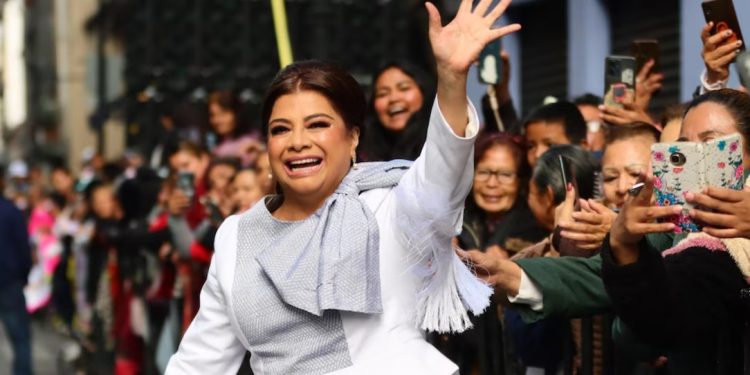 La Jefa de Gobierno informó no podrá acompañar a la presidenta de México