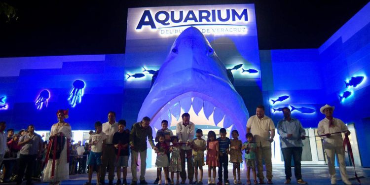 Cuitláhuac García inaugura nueva imagen del Acuario de Veracruz y anuncia más mejoras