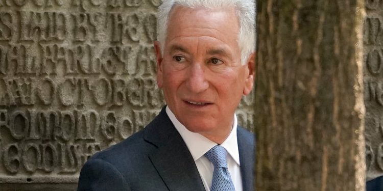 Donald Trump designa a Charles Kushner como embajador de Francia