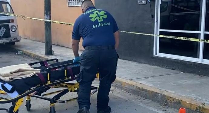 Ataque a balazos contra un joven dentro de una barbería en Cancún