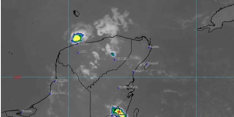 Prevén cielo nublado con chubascos en Quintana Roo