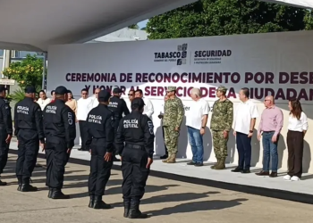 Gobernador de Tabasco reconoce y promete dignificación laboral a policías destacados