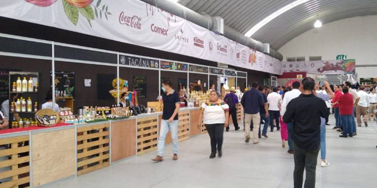 SOTOP realiza mantenimiento en el Parque Tabasco para el Festival del Chocolate