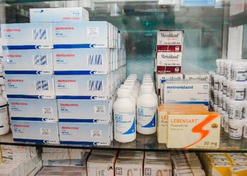 Javier May asegura abasto total de medicamentos en hospitales tras compra consolidada