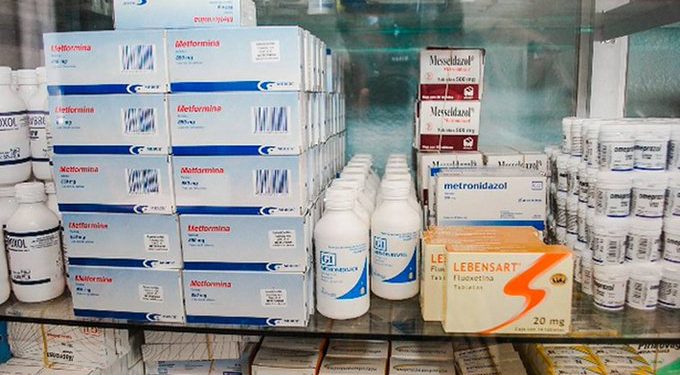 Javier May asegura abasto total de medicamentos en hospitales tras compra consolidada