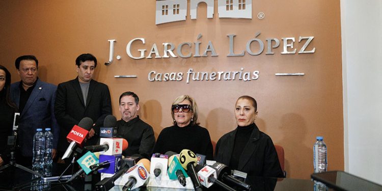 Silvia Pinal murió “en paz, tranquila y bella”, aseguran sus hijos