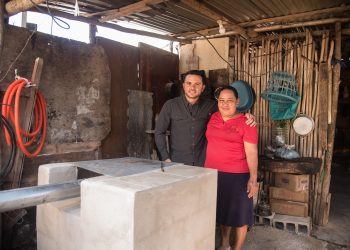 Supervisa el Secretario del Bienestar la instalación de paneles solares en Chetumal