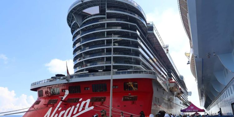 Con emoción recibimos en Mahahual M/S Resilient Lady crucero con 3 mil pasajeros: Mara Lezama