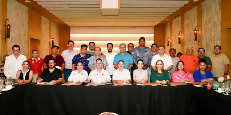 Sostiene IMOVEQROO reunión con los concesionarios de carritos de golf en Isla Mujeres, para brindar un servicio de transporte de calidad