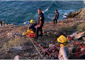 Rescatan a un extranjero atrapado en playa La Paz