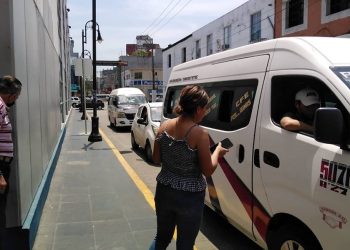 Semovi detecta duplicidad de permisos en combis del transporte público en Centro