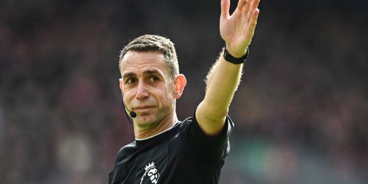 Árbitro inglés queda suspendido de la UEFA tras inhalar cocaína durante la Eurocopa 2024