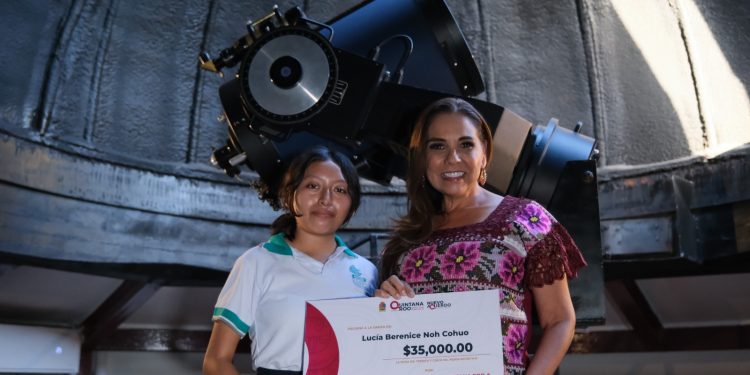Destaca Mara Lezama que las mujeres están transformando realidades, al felicitar a la estudiante Lucía Berenice Noh Cohuó