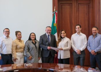 Trabaja Mara Lezama en estrategia integral para Domos Escolares con Javier Cabiedes de INIFED