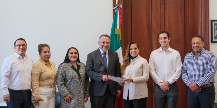 Trabaja Mara Lezama en estrategia integral para Domos Escolares con Javier Cabiedes de INIFED