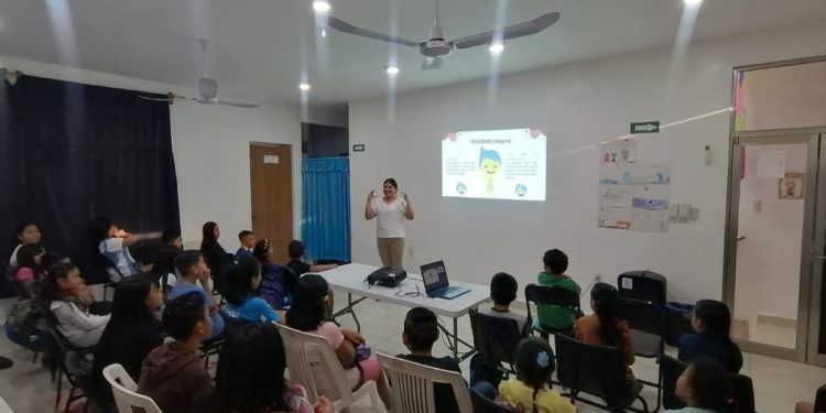 Imparten taller de “Emociones en Acción: camino hacia la motivación” en instancias educativas de Campeche