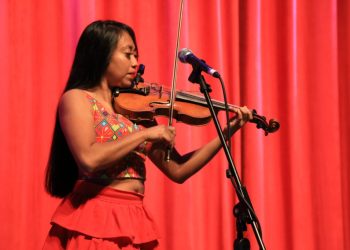 Coplas llenas de picardía, con la música tradicional veracruzana del Trio Huasteco disfrutaron los asistentes al Festival Ceiba