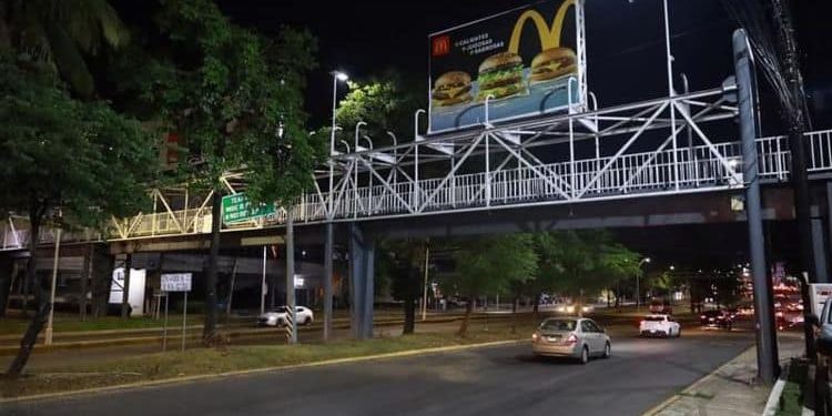 Ayuntamiento de Centro inaugura luminarias en puentes peatonales y vialidades de Villahermosa