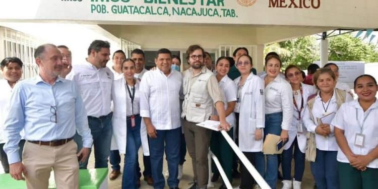 Supervisan gobernador y director del IMSS-Bienestar mejoras en el Centro de Salud de Nacajuca
