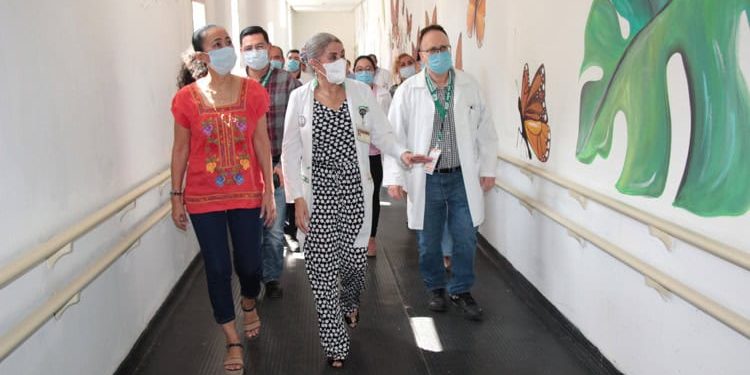 Dona DIF Tabasco equipo médico y juguetes al Hospital del Niño