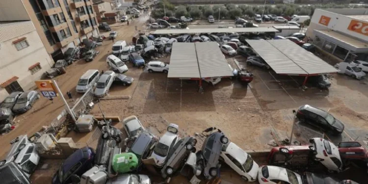 Al menos 207 muertos y 1,900 personas desaparecidas tras la depresión DANA en Valencia, España