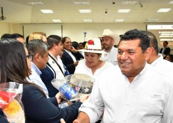 Entrega de estímulos al personal del Tec de Los Ríos y arranque de «AlfabetizaTec»