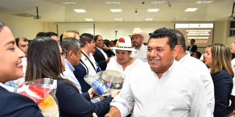 Entrega de estímulos al personal del Tec de Los Ríos y arranque de «AlfabetizaTec»