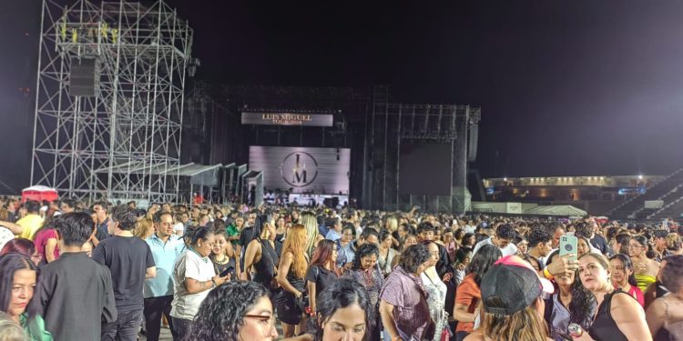 Miles de Cancunenses disfrutaron del concierto de Luis Miguel