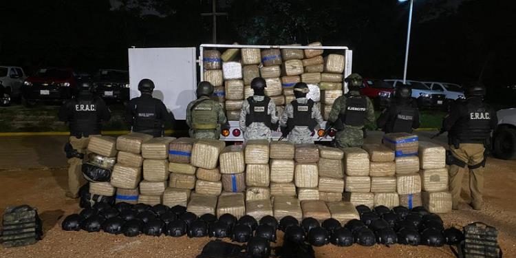 Fiscalía de Tabasco asegura 1.3 toneladas de drogas y equipo táctico en operativo en Medellín y Madero