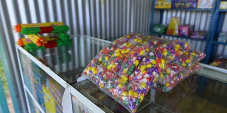 Instalan 12 módulos de venta de pirotecnia en la carretera Villahermosa-Nacajuca