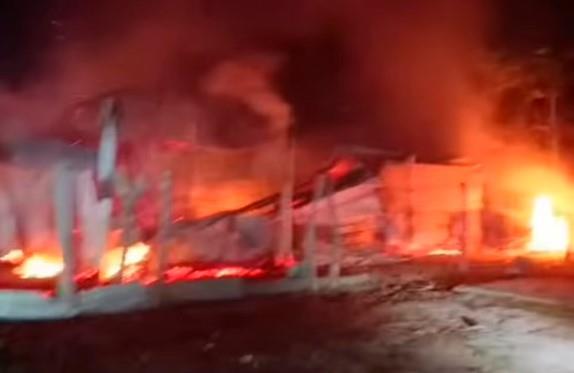 Hombre presuntamente drogado incendia la casa de su madre en Cárdenas